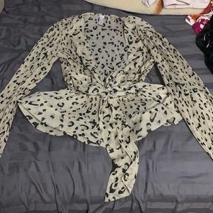 Leopard Blouse. V neck. Tie around waist.